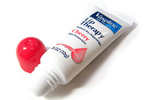 Trang điểm Son dưỡng môi Vaseline Lip Therapy Cherry - Photo 3 Son dưỡng môi Vaseline Lip Therapy Cherry - Photo 3