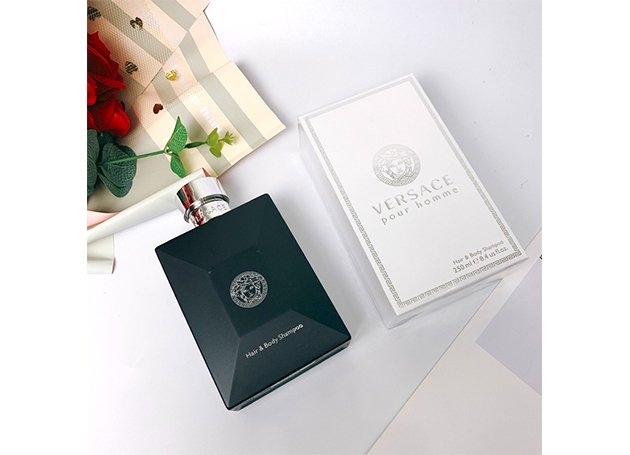 Mỹ phẩm Gel Tắm Gội Versace Pour Homme - Photo 3 Gel Tắm Gội Versace Pour Homme - Photo 3
