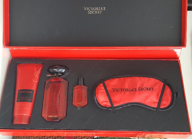 Nước hoa Gift Set Very Sexy 2014 With Eye Mask Nước hoa Gift Set Very Sexy 2014 With Eye Mask