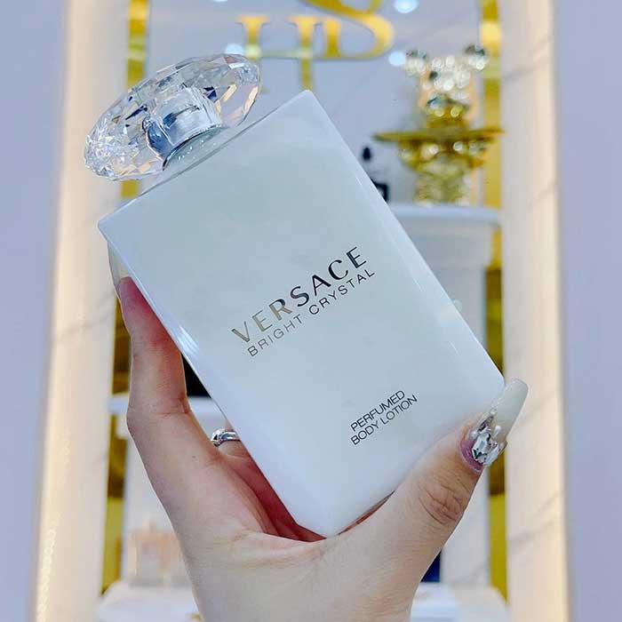Mỹ phẩm Sữa Dưỡng Thể Versace Bright Crystal - Photo 3 Sữa Dưỡng Thể Versace Bright Crystal - Photo 3